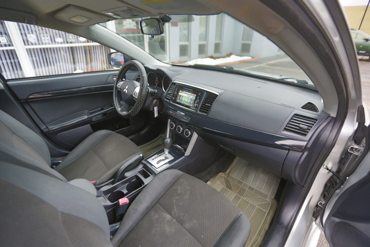 Mitsubishi Lancer ES 2.0 FWD CVT 2017