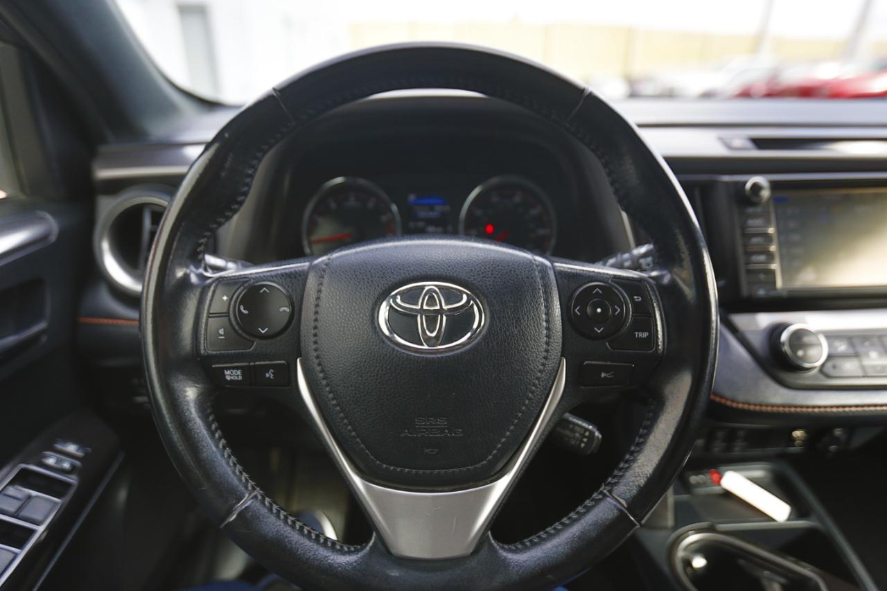 Toyota RAV4 SE AWD (Natl) 2018