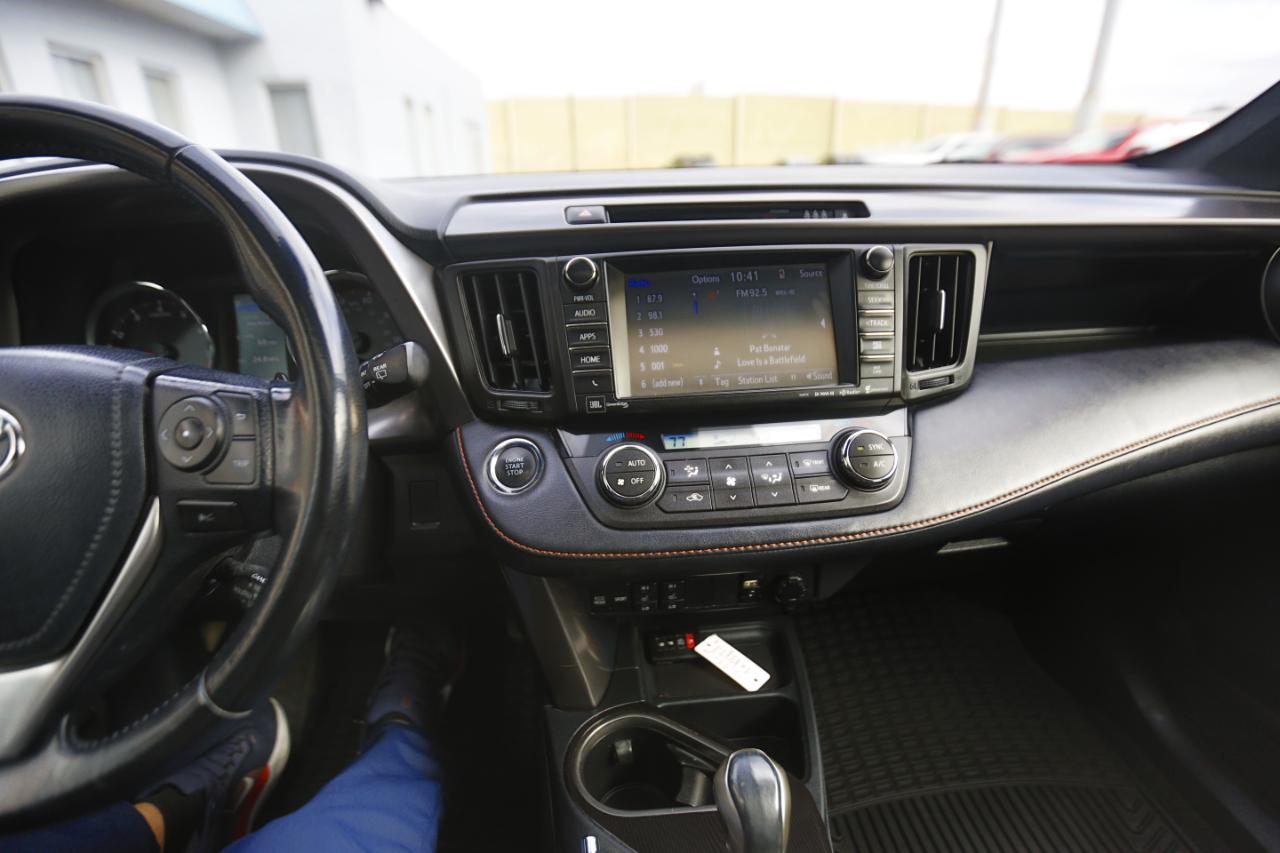 Toyota RAV4 SE AWD (Natl) 2018