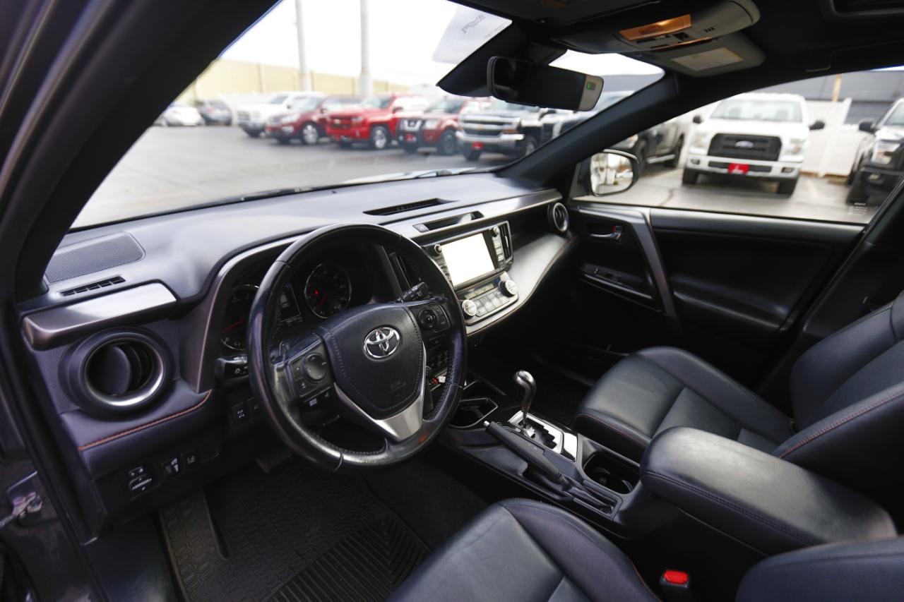 Toyota RAV4 SE AWD (Natl) 2018