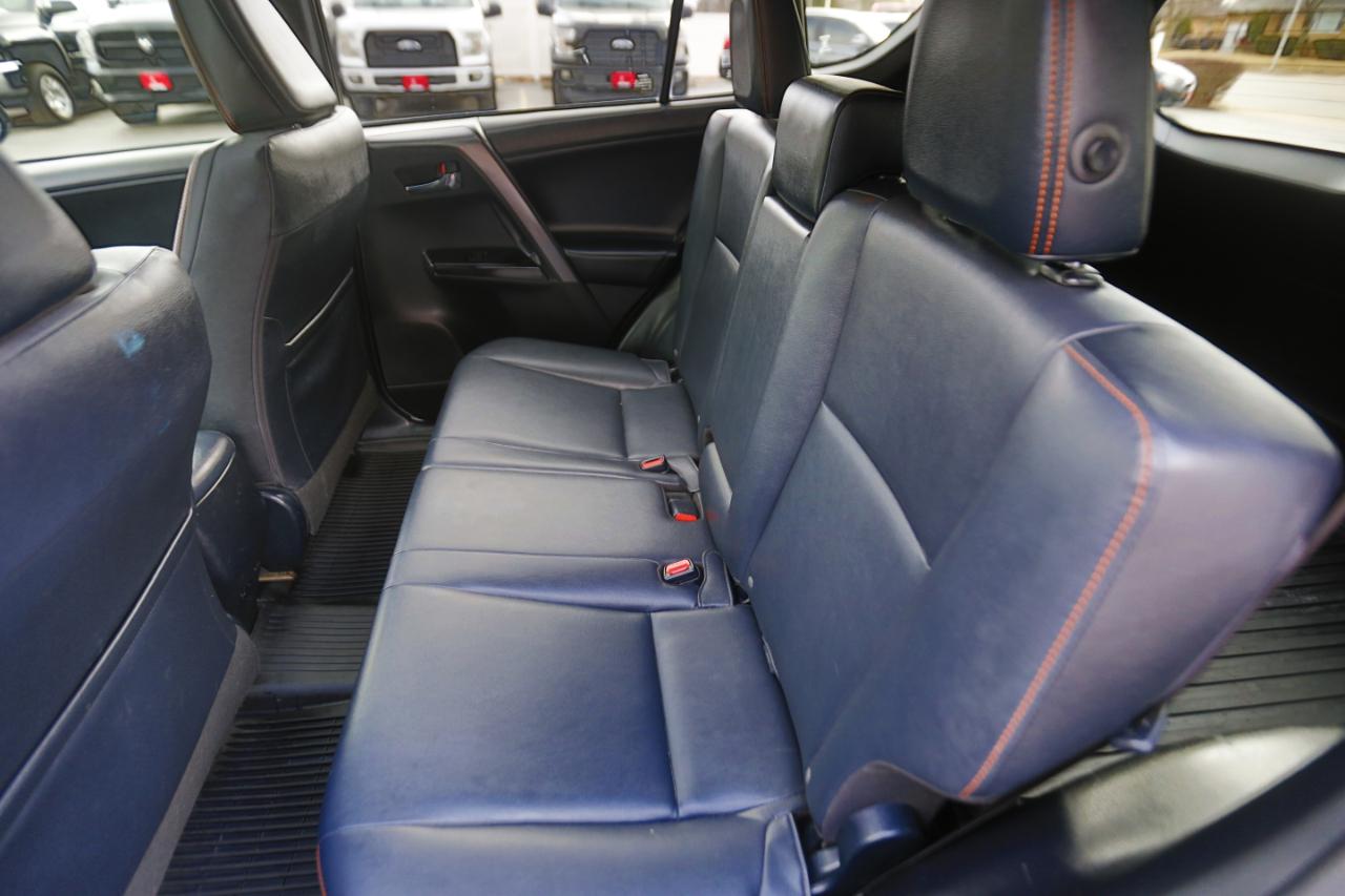 Toyota RAV4 SE AWD (Natl) 2018