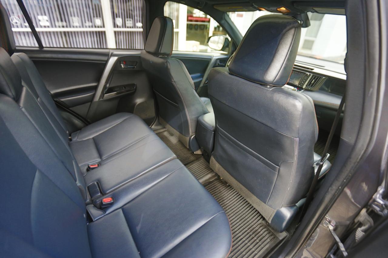 Toyota RAV4 SE AWD (Natl) 2018