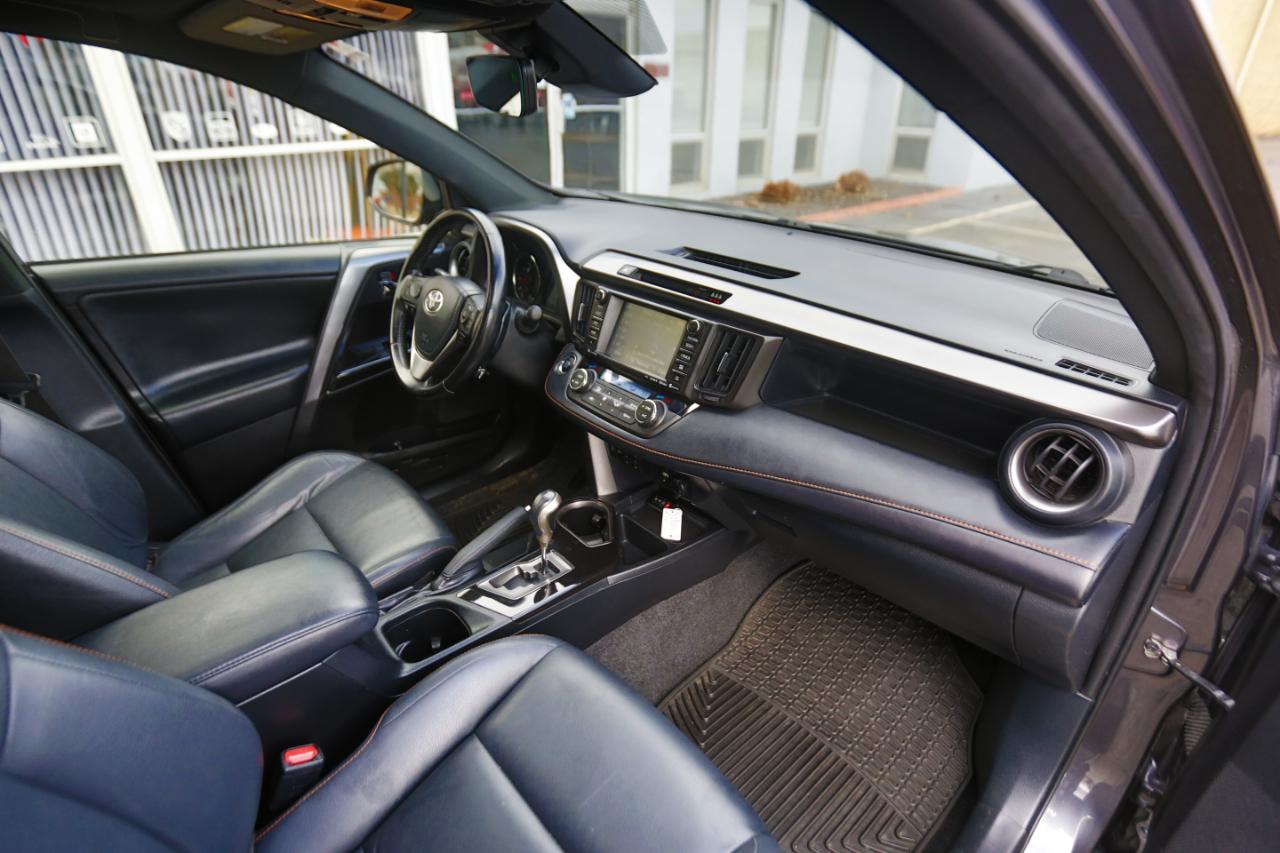 Toyota RAV4 SE AWD (Natl) 2018