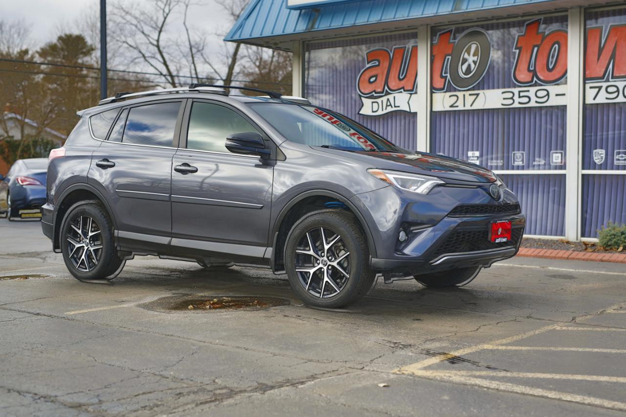 Toyota RAV4 SE AWD (Natl) 2018