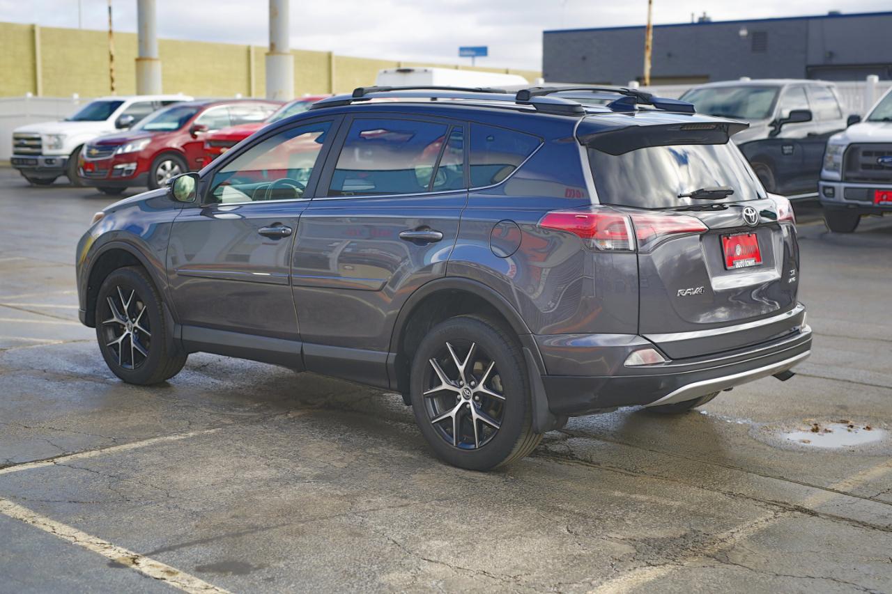 Toyota RAV4 SE AWD (Natl) 2018