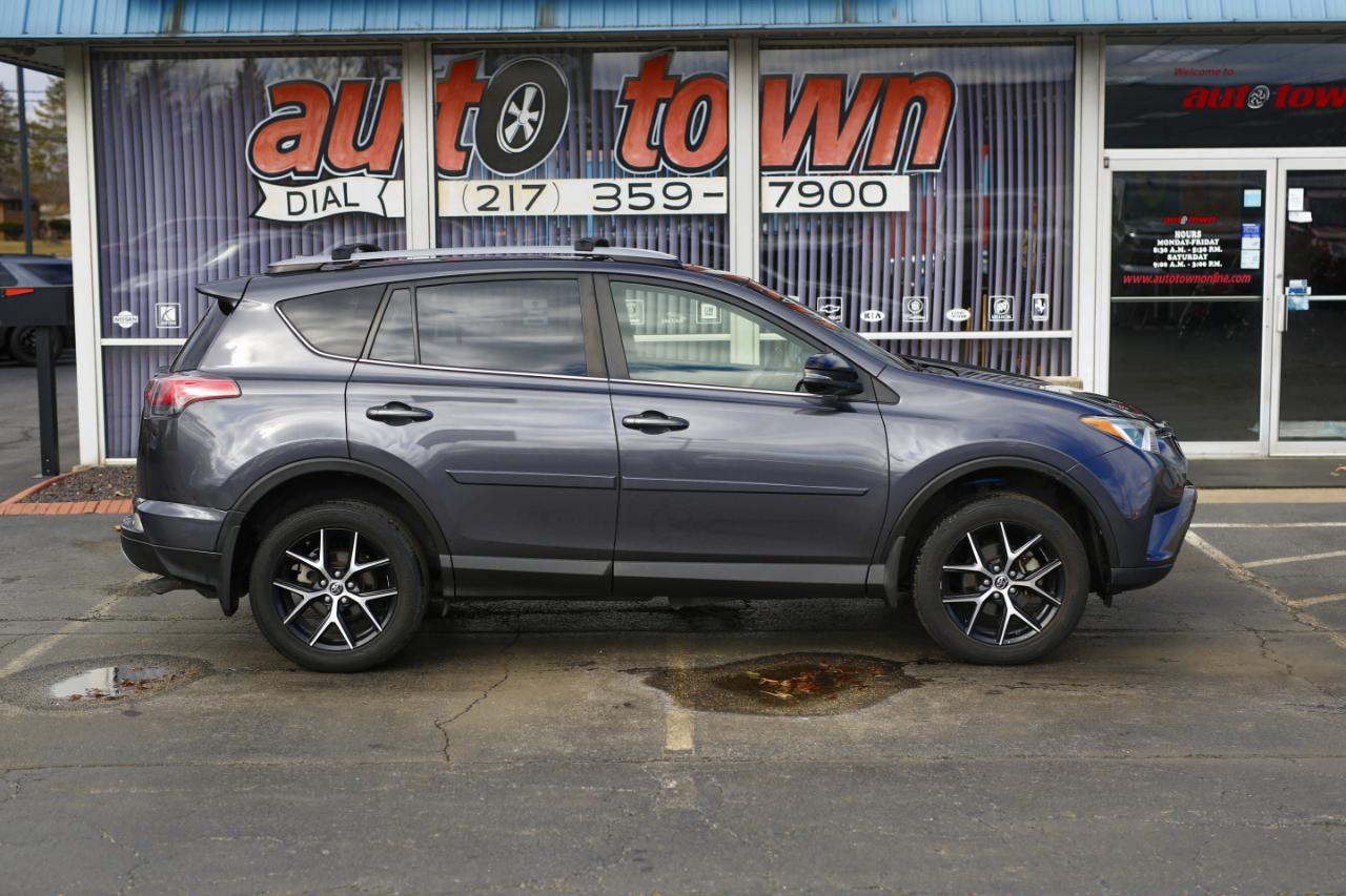 Toyota RAV4 SE AWD (Natl) 2018