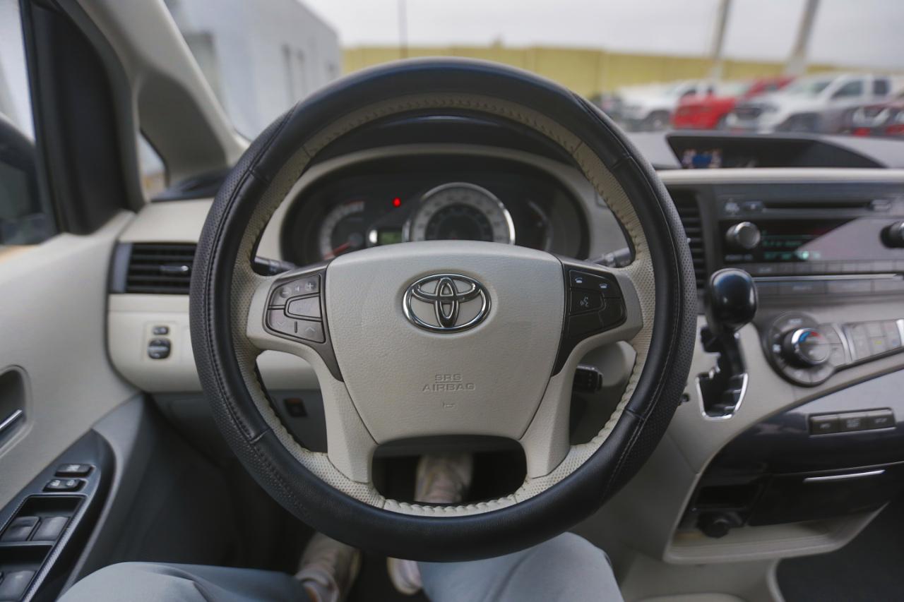 Toyota Sienna 5dr 8-Pass Van V6 SE FWD (Natl) 2014