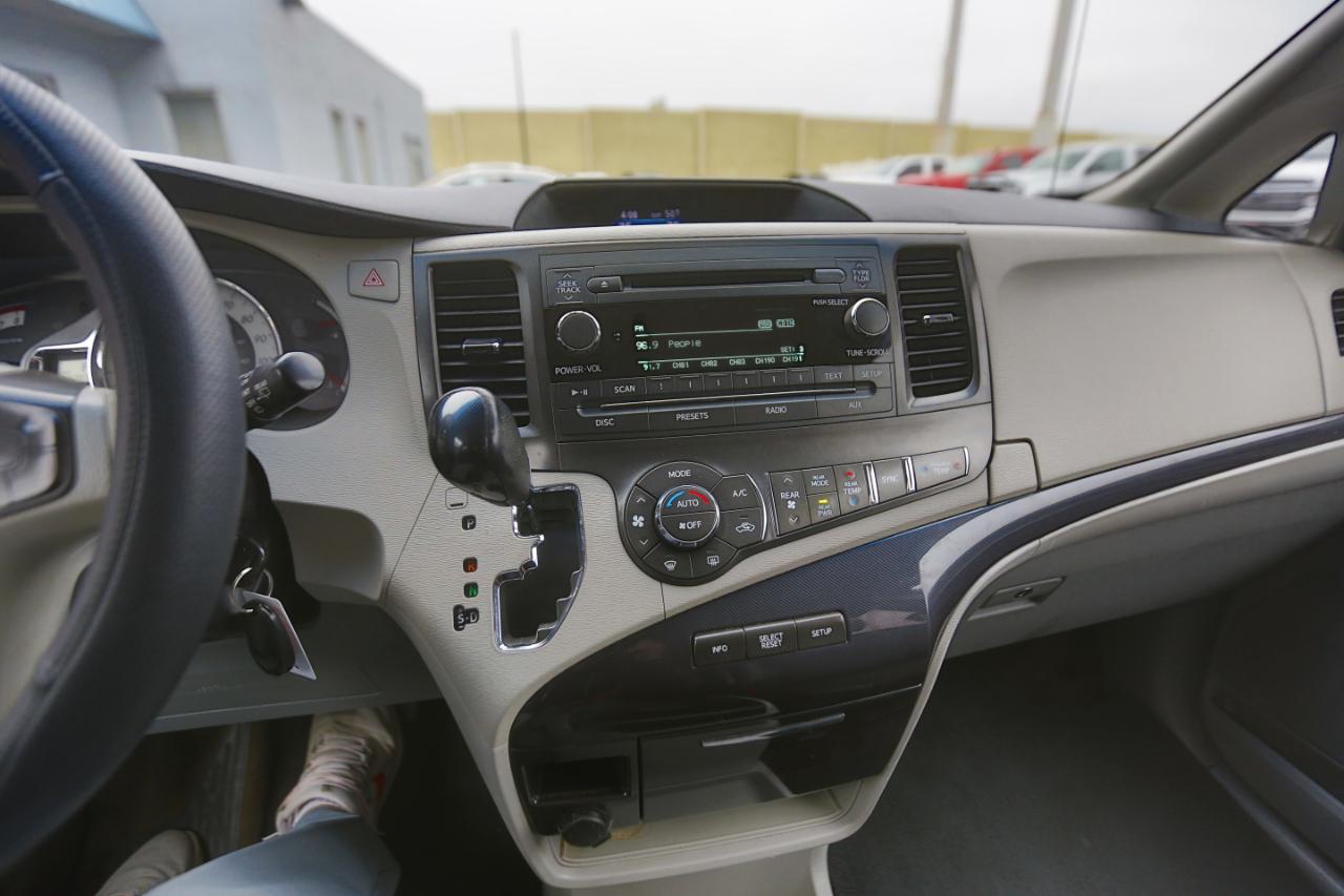 Toyota Sienna 5dr 8-Pass Van V6 SE FWD (Natl) 2014