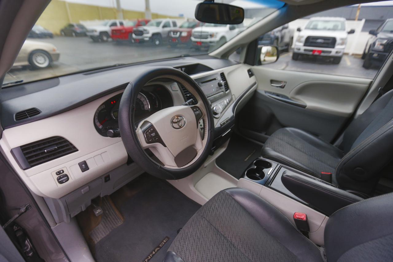 Toyota Sienna 5dr 8-Pass Van V6 SE FWD (Natl) 2014