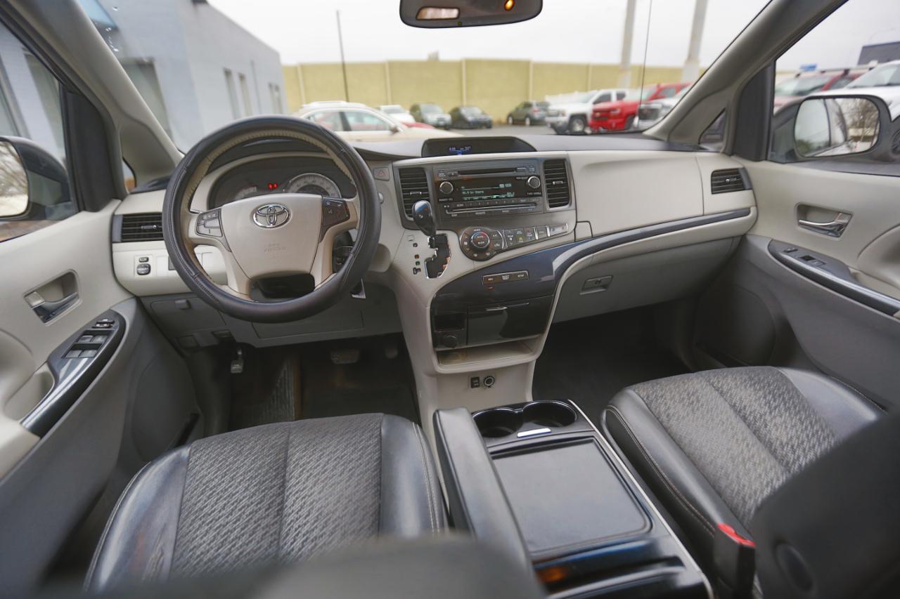 Toyota Sienna 5dr 8-Pass Van V6 SE FWD (Natl) 2014