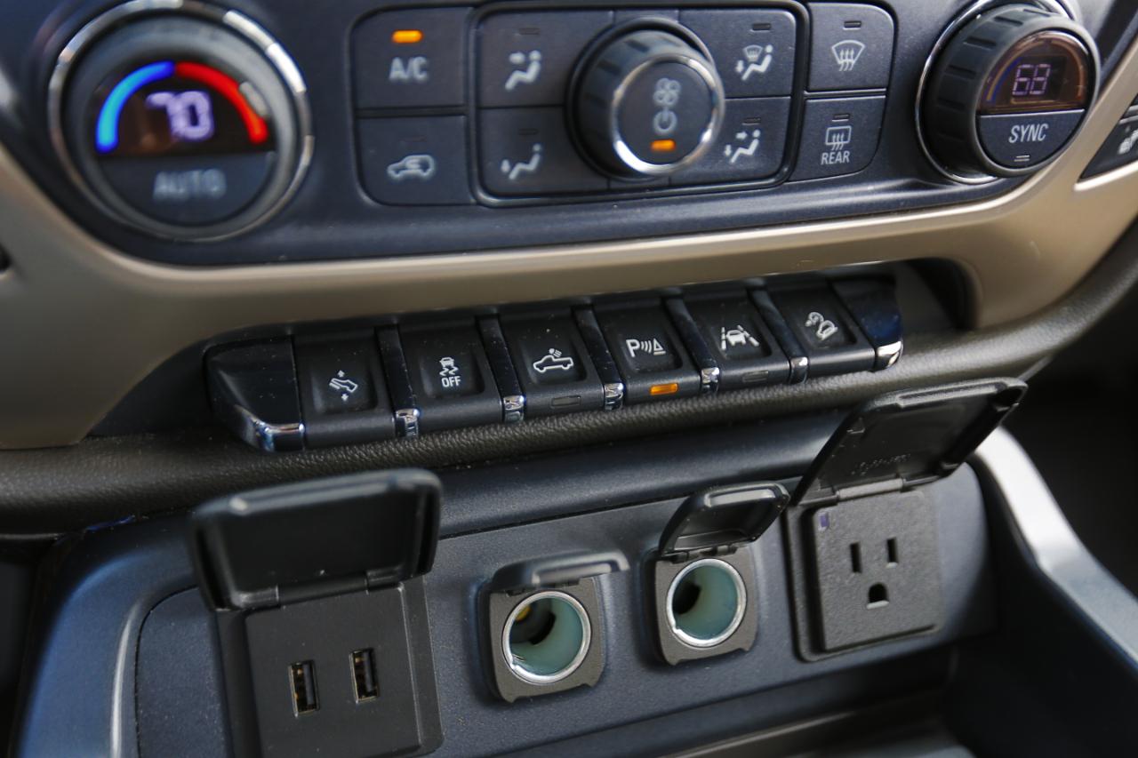 GMC Sierra 1500 4WD Crew Cab 143.5" Denali 2017