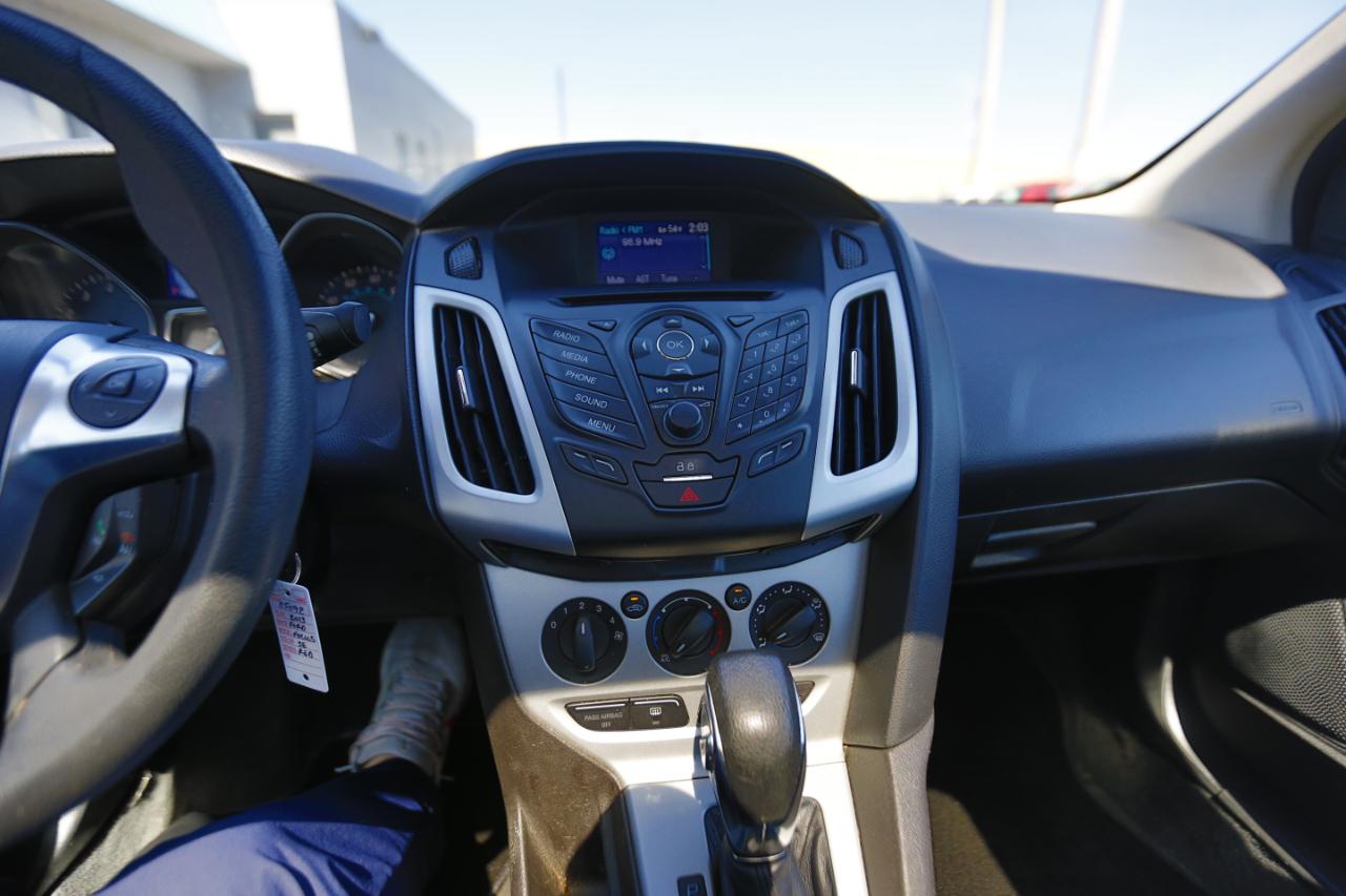 Ford Focus 4dr Sdn SE 2013