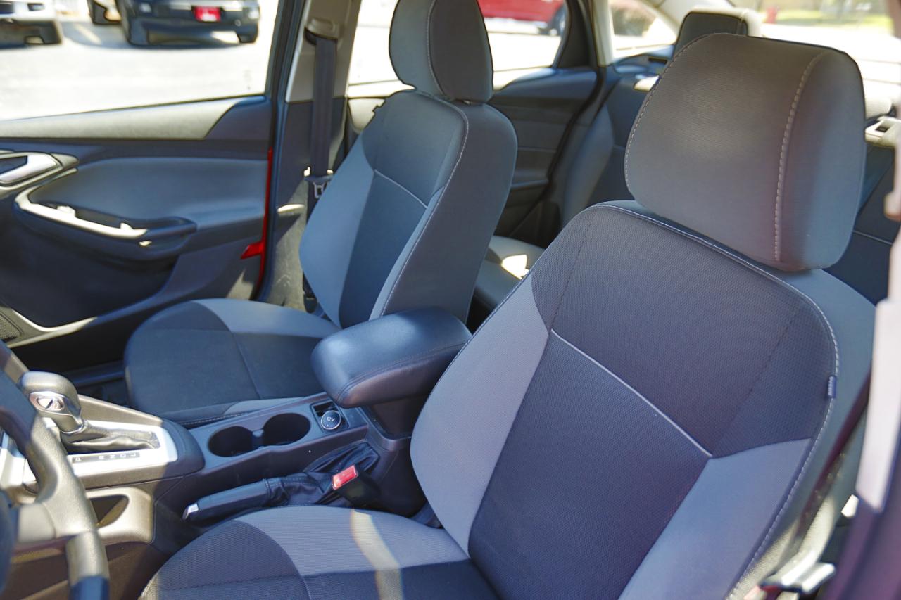 Ford Focus 4dr Sdn SE 2013