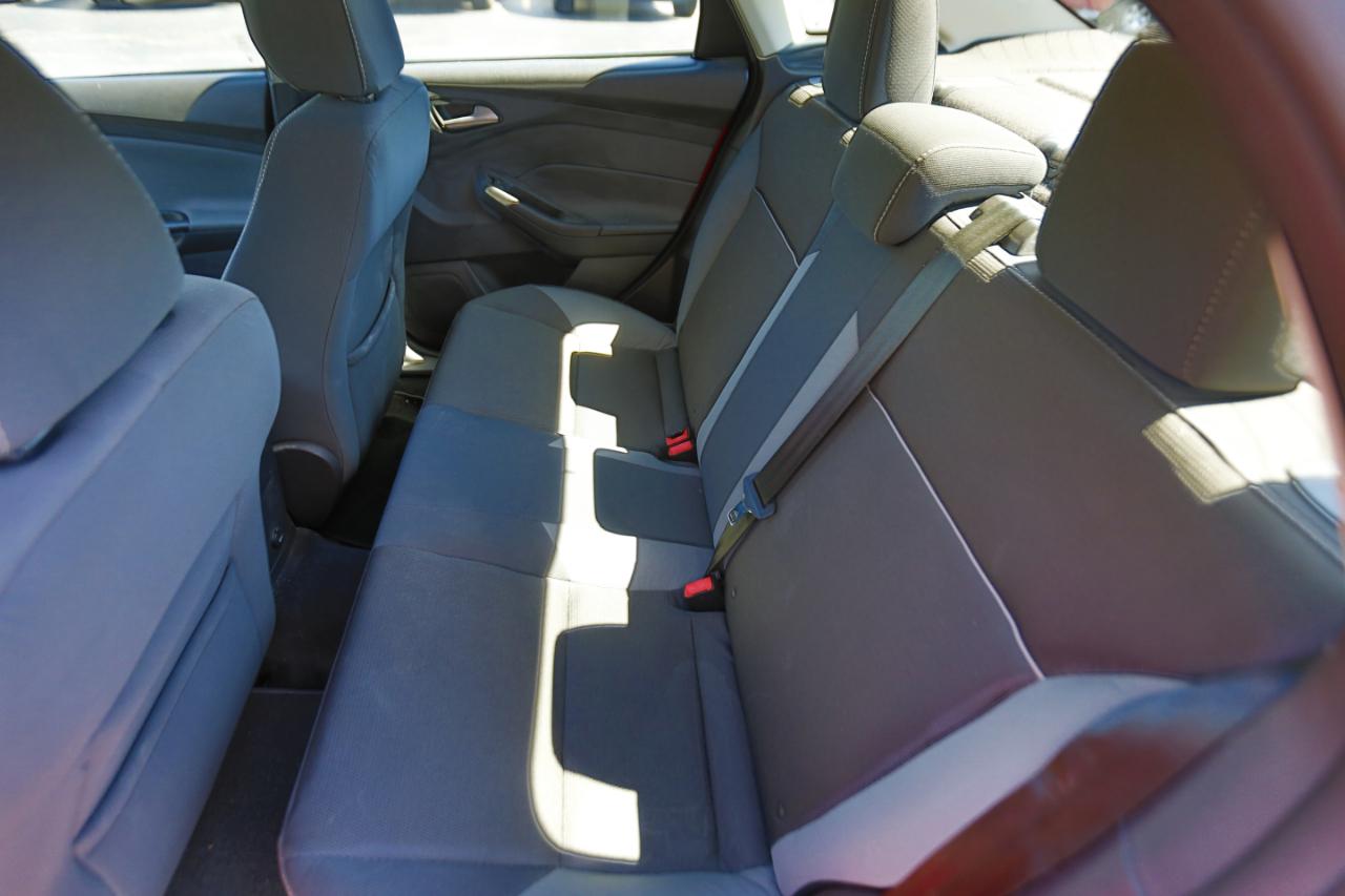 Ford Focus 4dr Sdn SE 2013