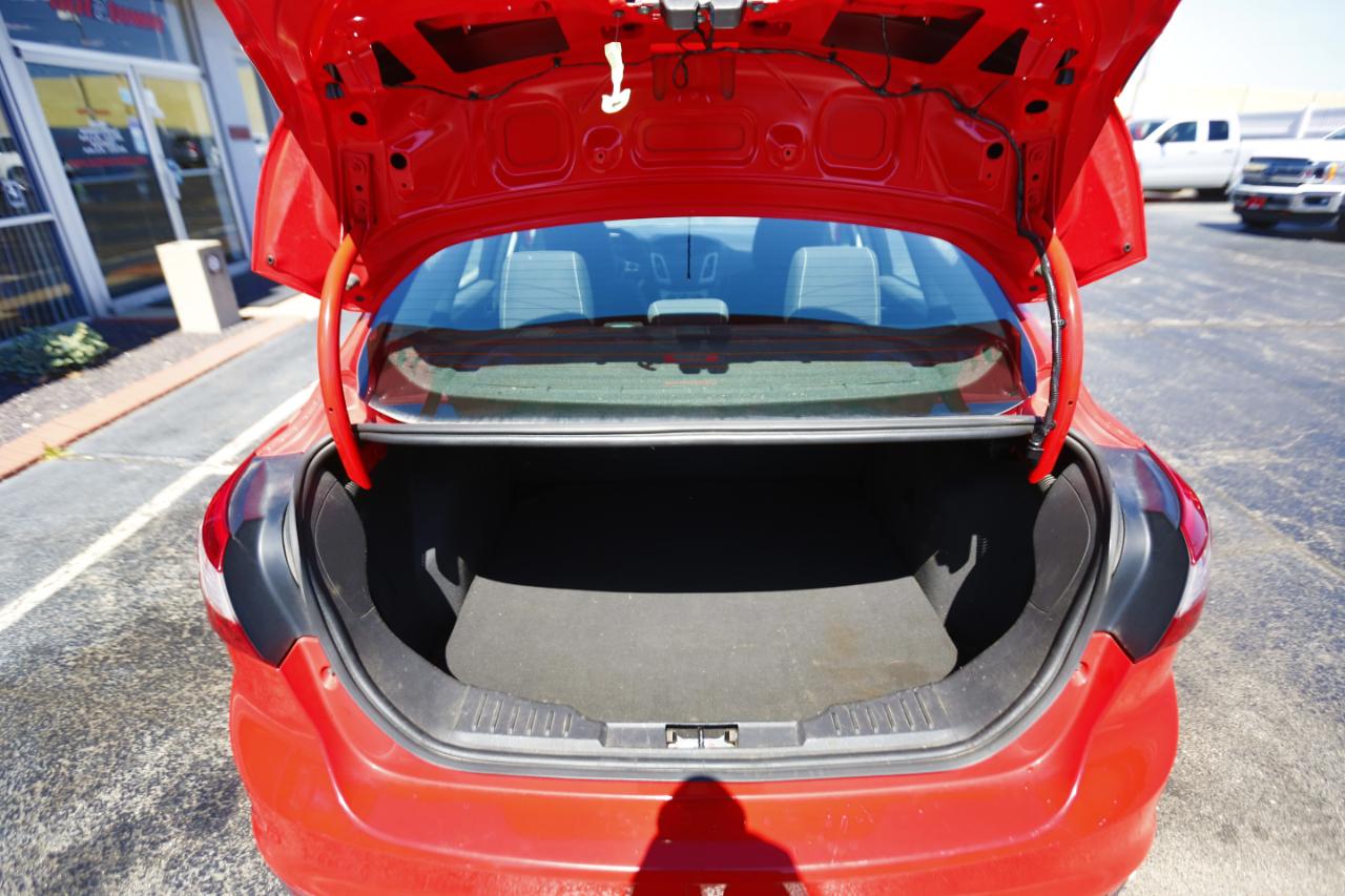 Ford Focus 4dr Sdn SE 2013