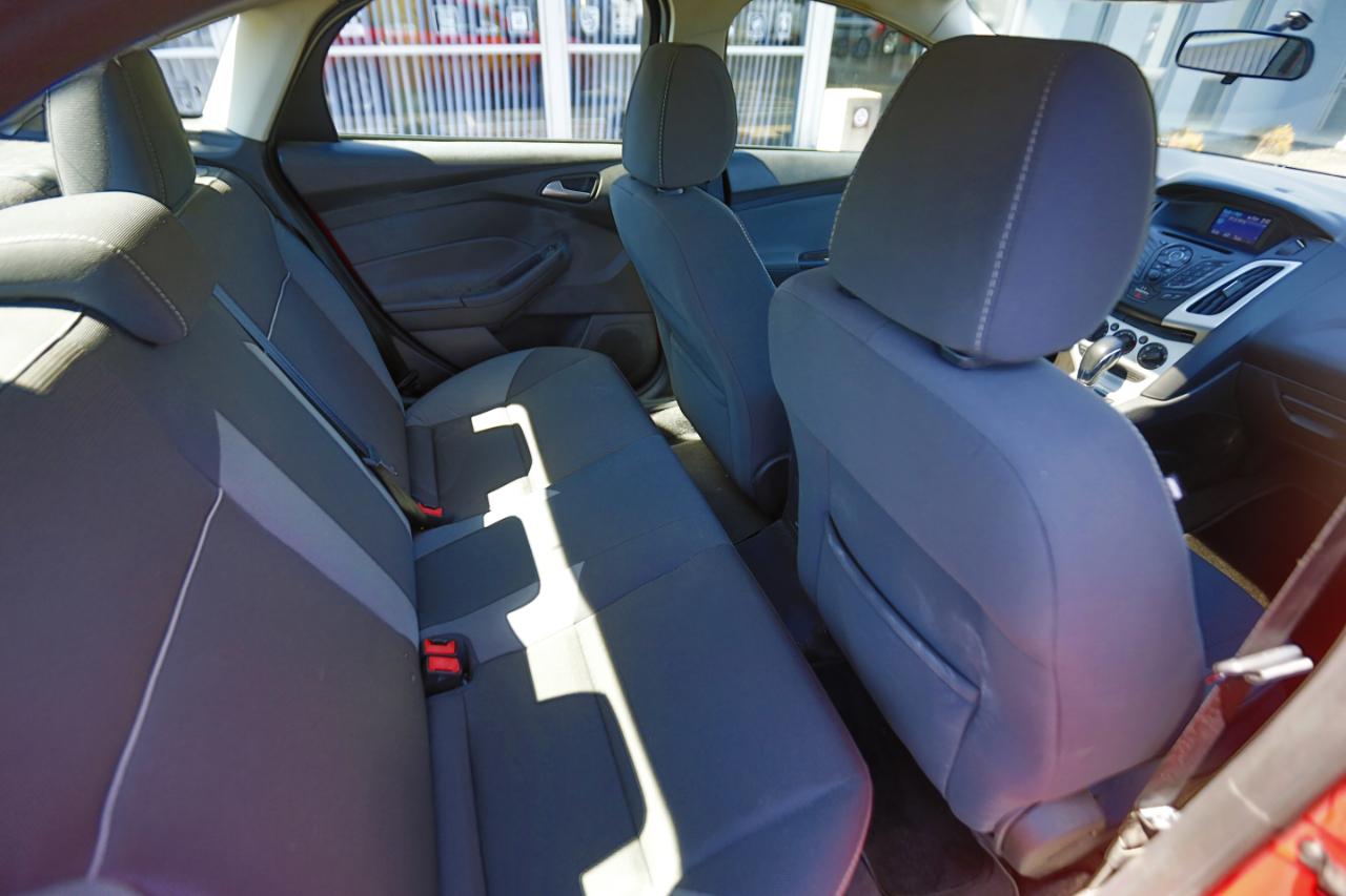 Ford Focus 4dr Sdn SE 2013