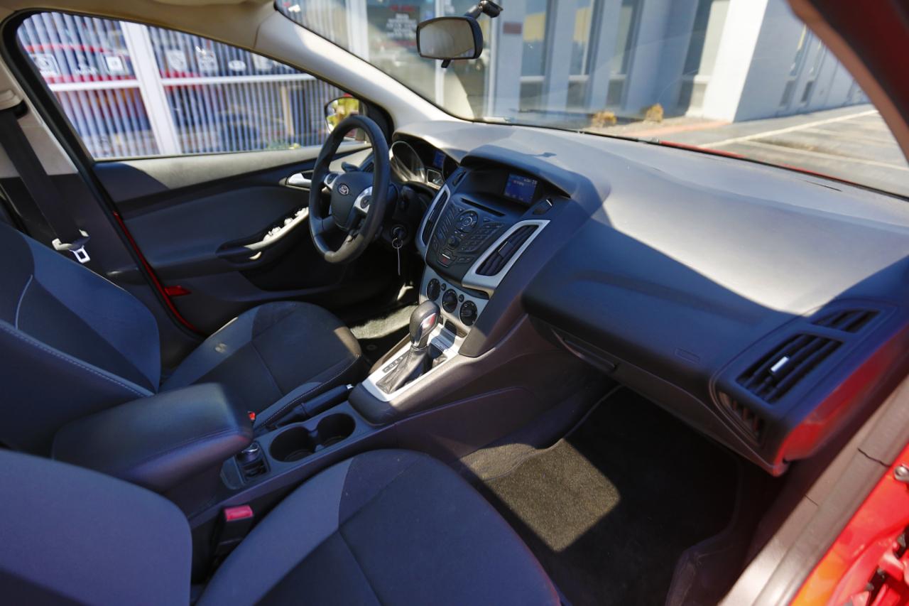 Ford Focus 4dr Sdn SE 2013