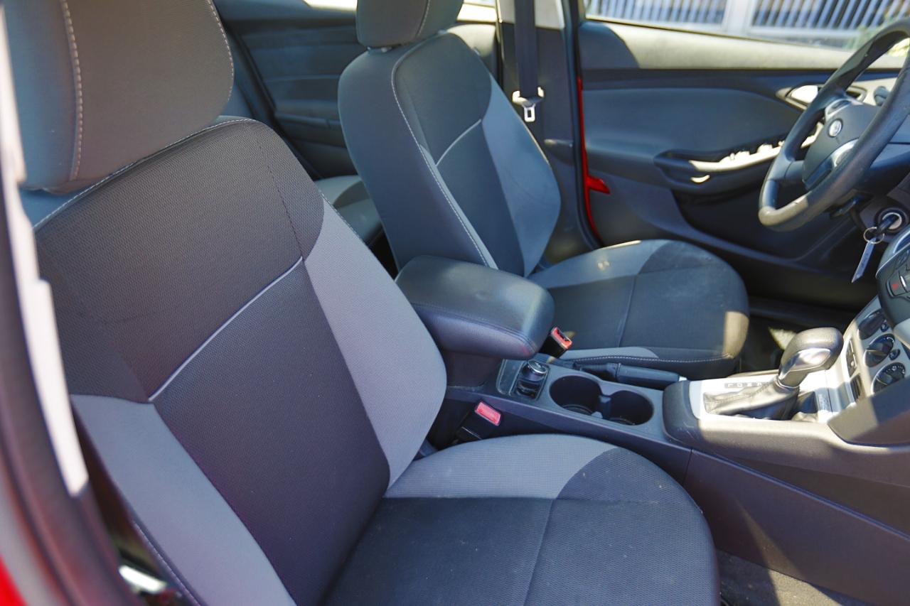 Ford Focus 4dr Sdn SE 2013