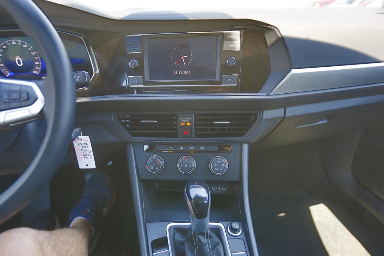Volkswagen Jetta S Auto 2024