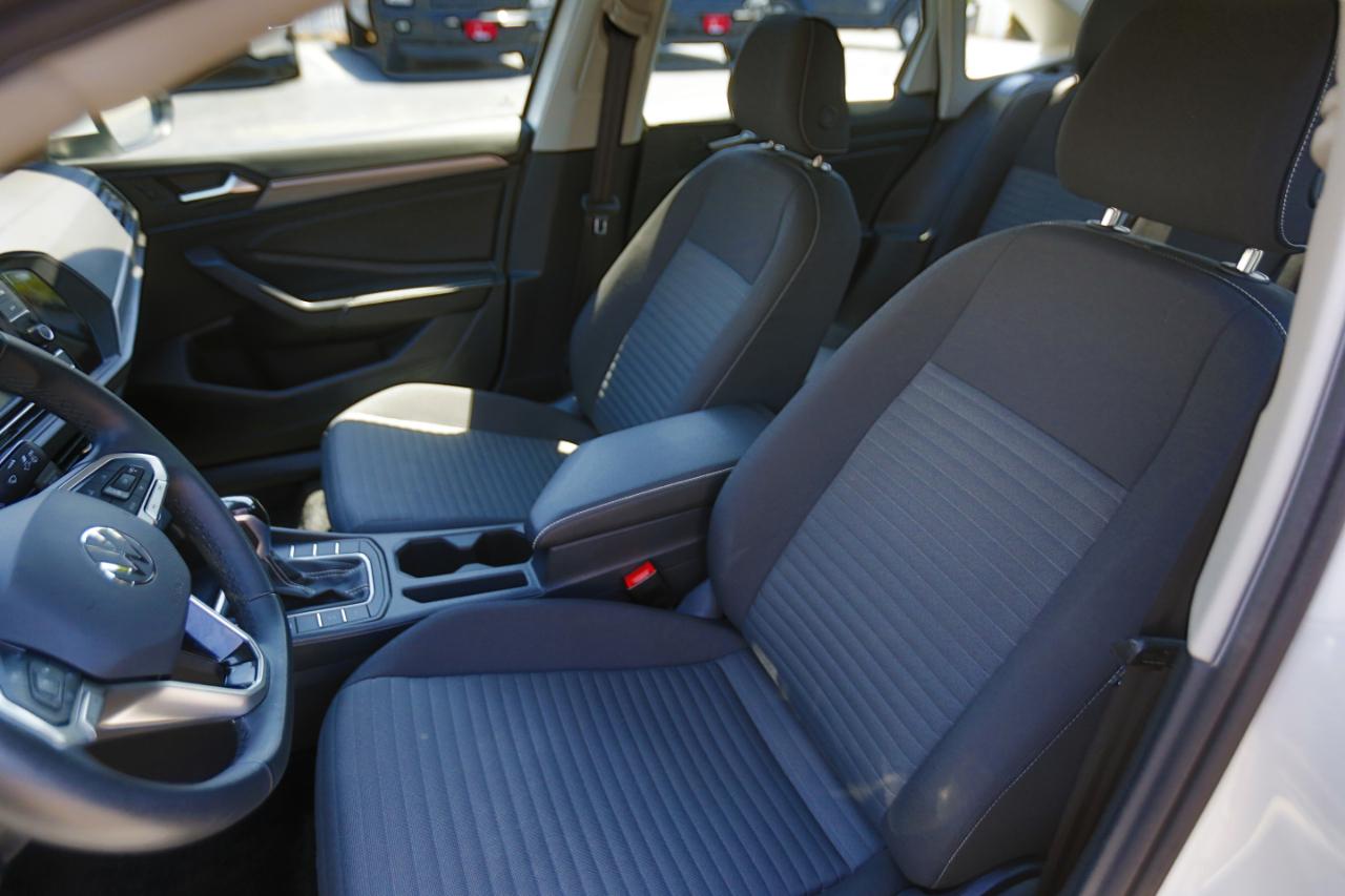 Volkswagen Jetta S Auto 2024