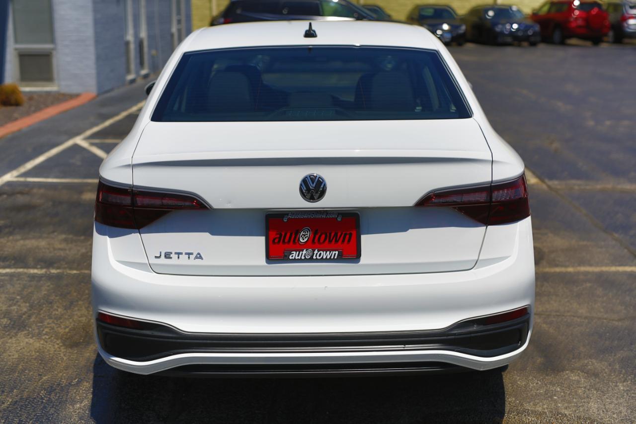 Volkswagen Jetta S Auto 2024