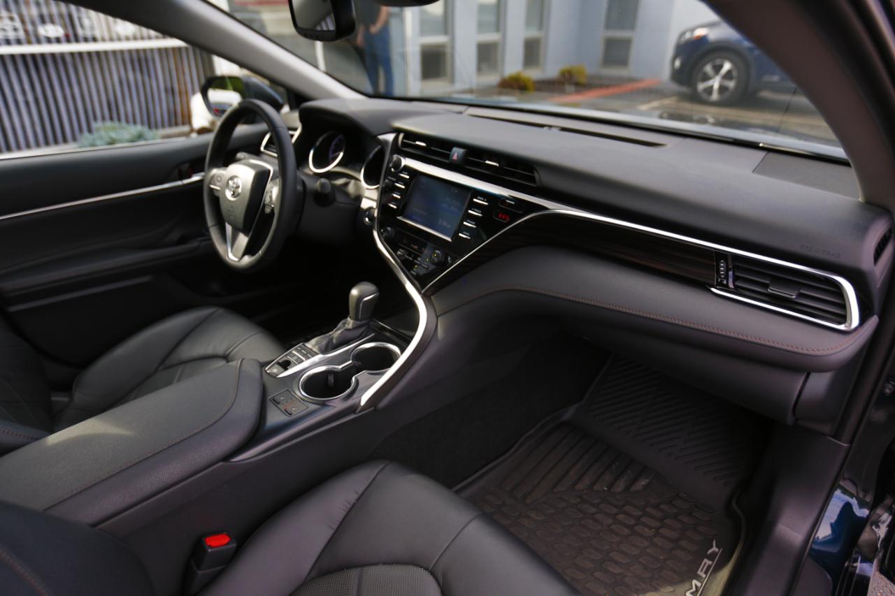 Toyota Camry XLE Auto (Natl) 2018