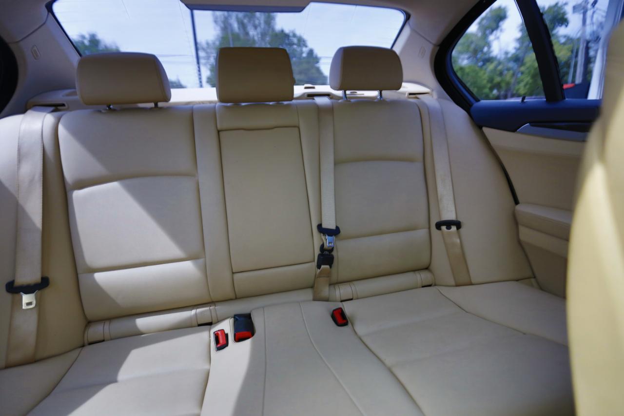 BMW 5 Series 4dr Sdn 528i xDrive AWD 2014