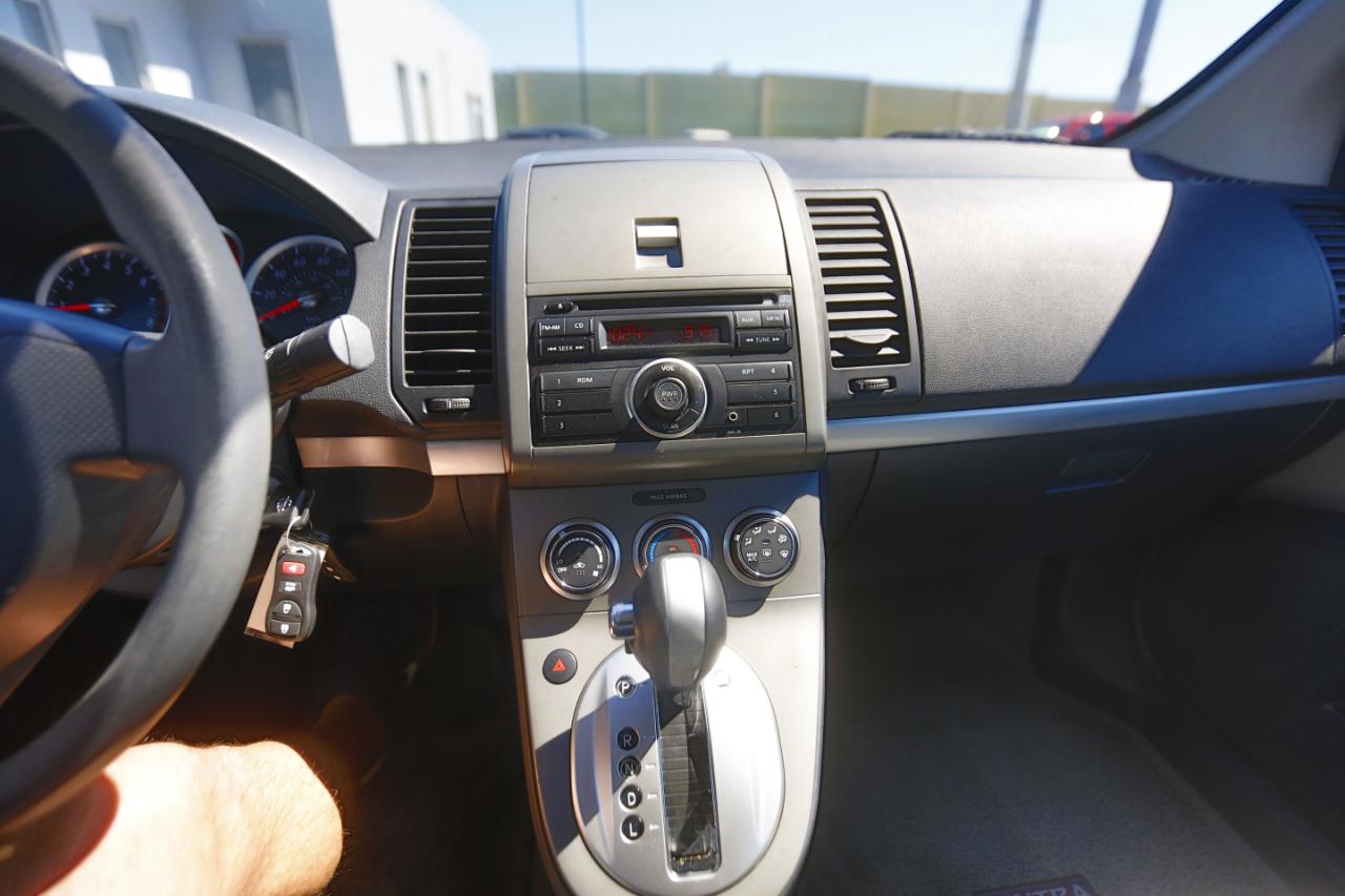 Nissan Sentra 4dr Sdn I4 CVT 2.0 2010