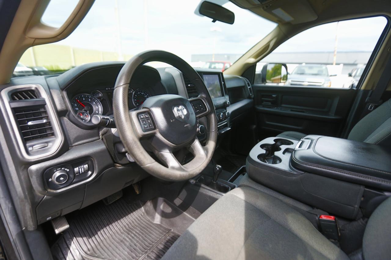 RAM 2500 Tradesman 4x4 Crew Cab 6'4" Box 2020