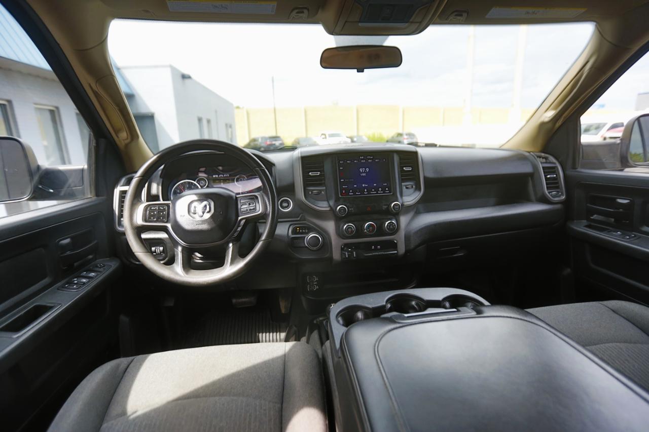 RAM 2500 Tradesman 4x4 Crew Cab 6'4" Box 2020