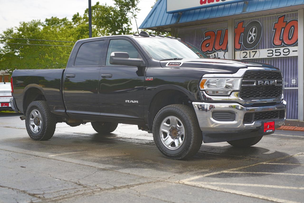 RAM 2500 Tradesman 4x4 Crew Cab 6'4" Box 2020