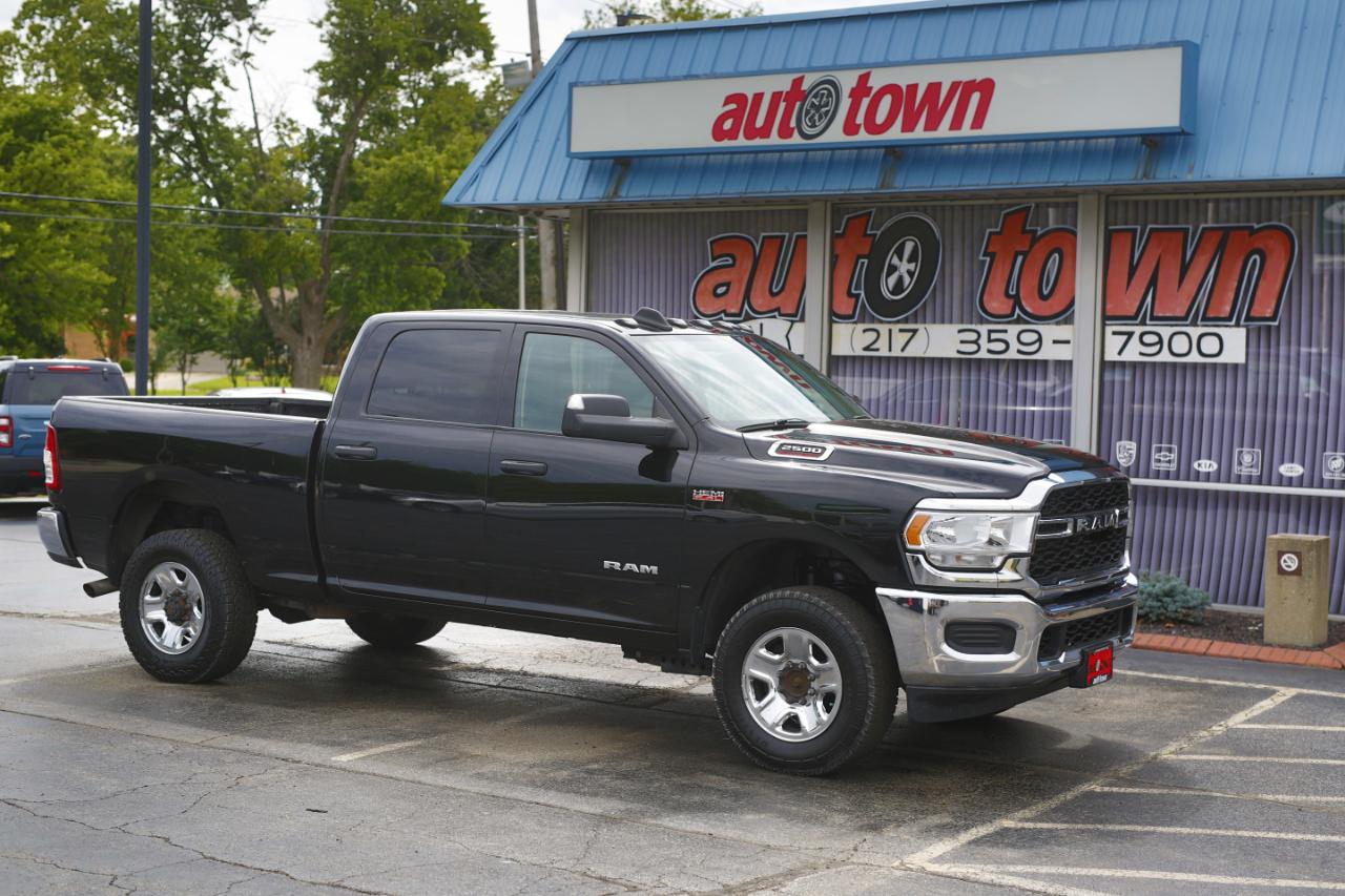 RAM 2500 Tradesman 4x4 Crew Cab 6'4" Box 2020
