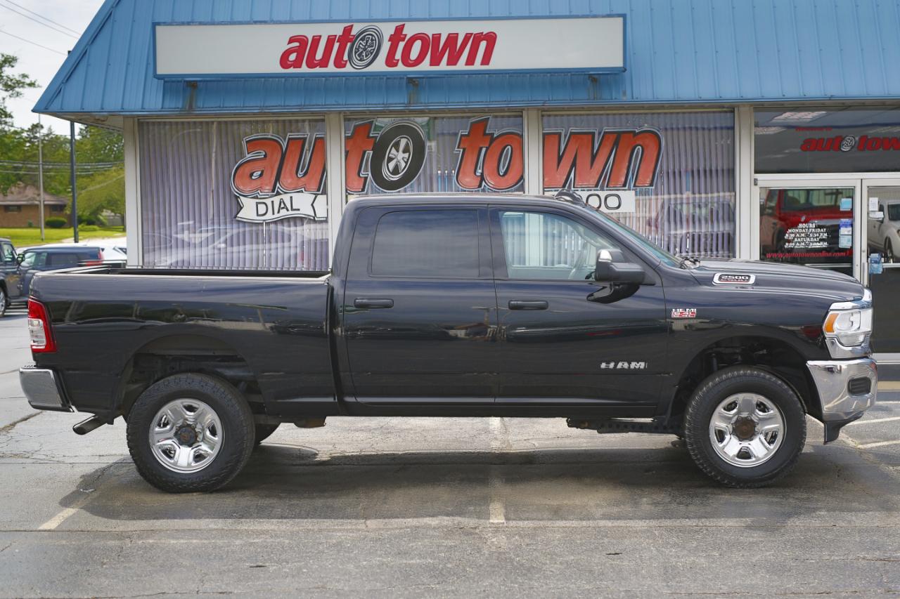 RAM 2500 Tradesman 4x4 Crew Cab 6'4" Box 2020