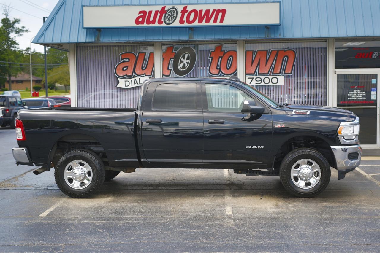 RAM 2500 Tradesman 4x4 Crew Cab 6'4" Box 2020