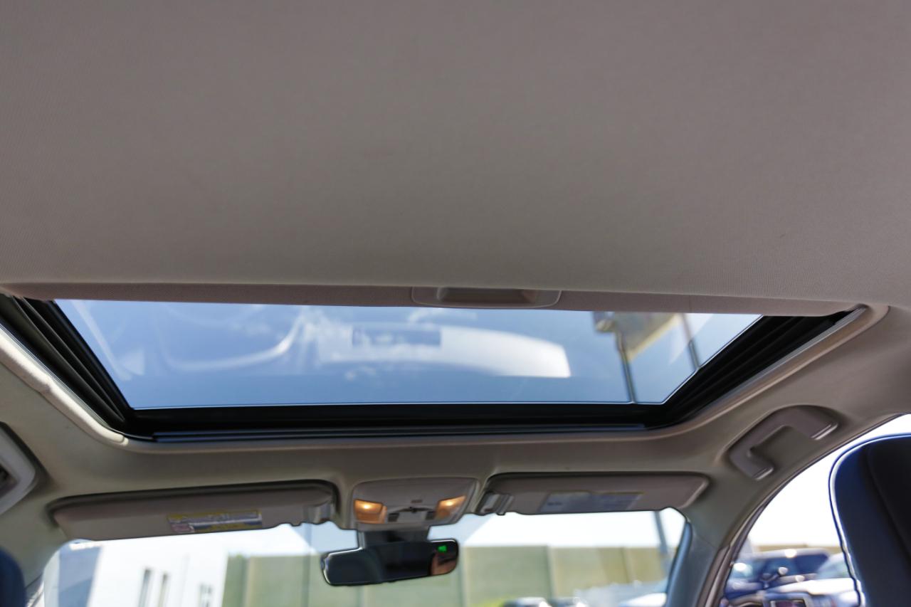 Toyota RAV4 Platinum AWD (Natl) 2018