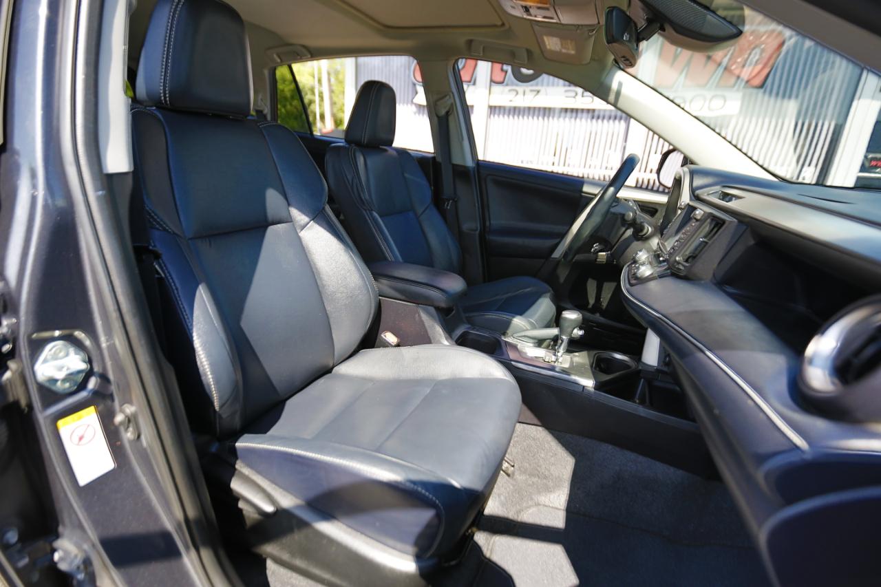 Toyota RAV4 Platinum AWD (Natl) 2018
