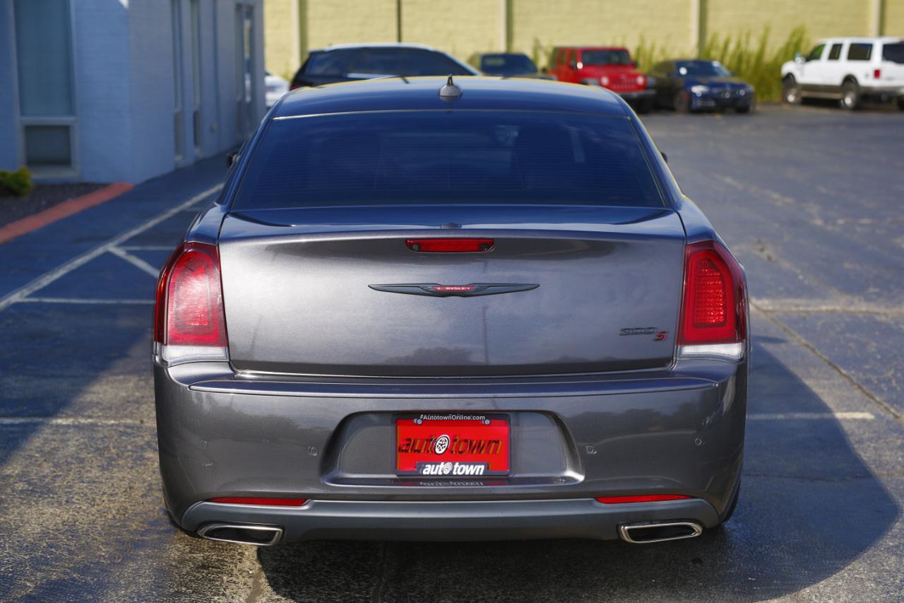 Chrysler 300  2021
