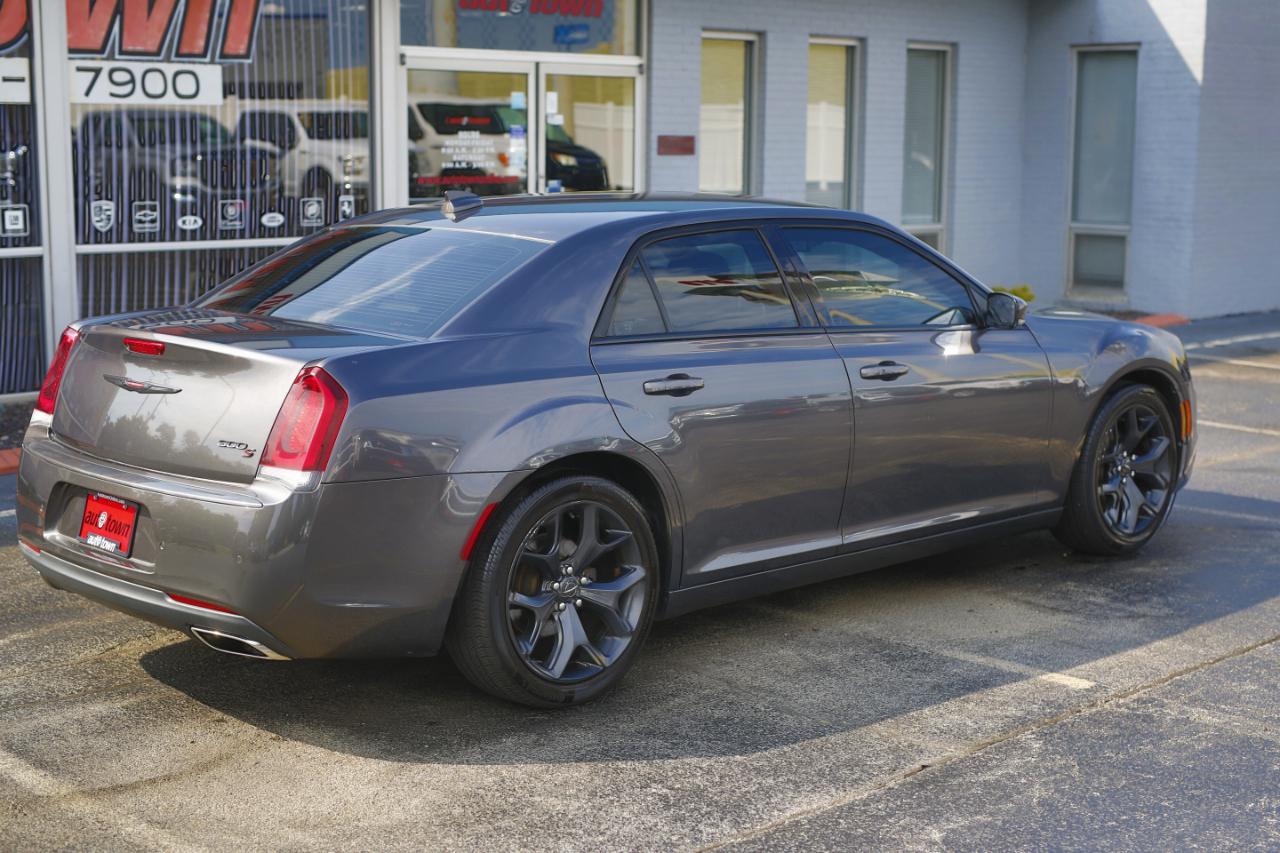 Chrysler 300  2021