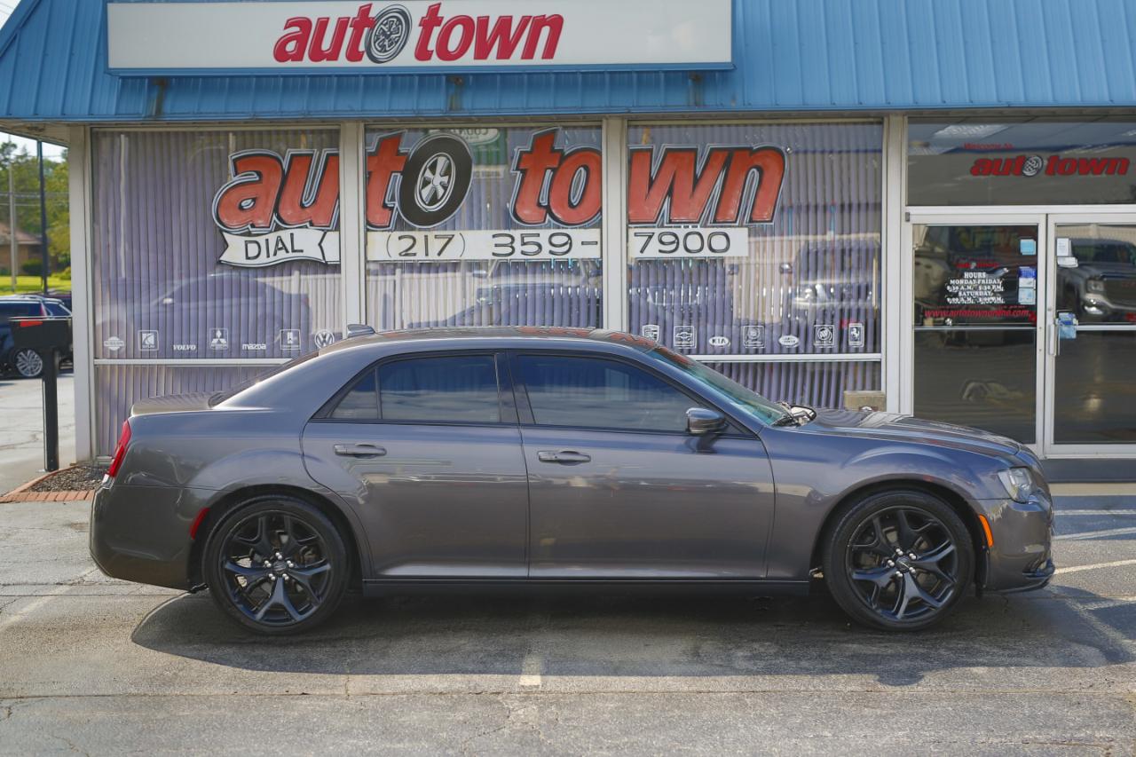 Chrysler 300  2021