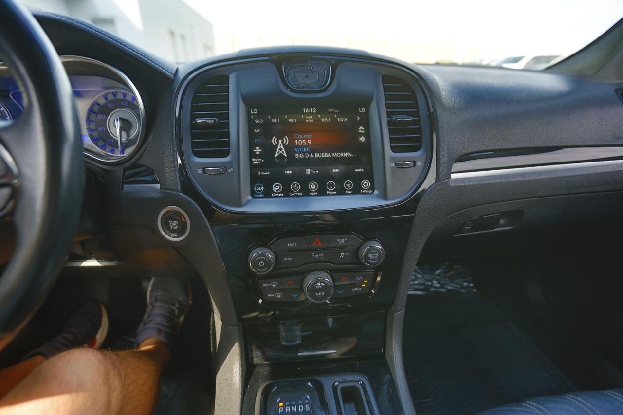 Chrysler 300  2021