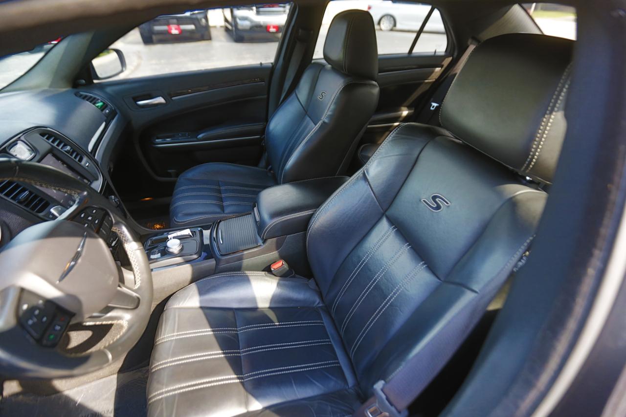 Chrysler 300  2021