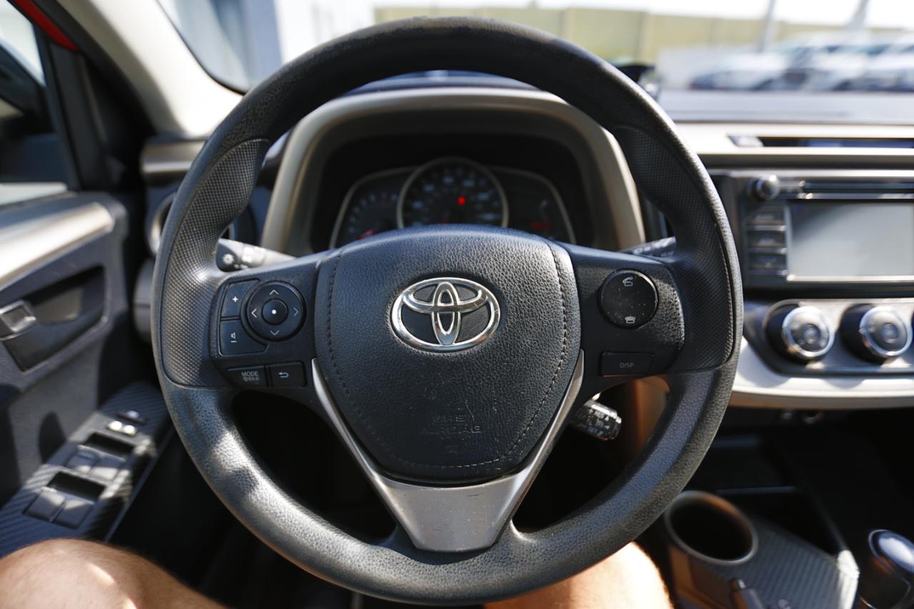 Toyota RAV4 AWD 4dr LE (Natl) 2013