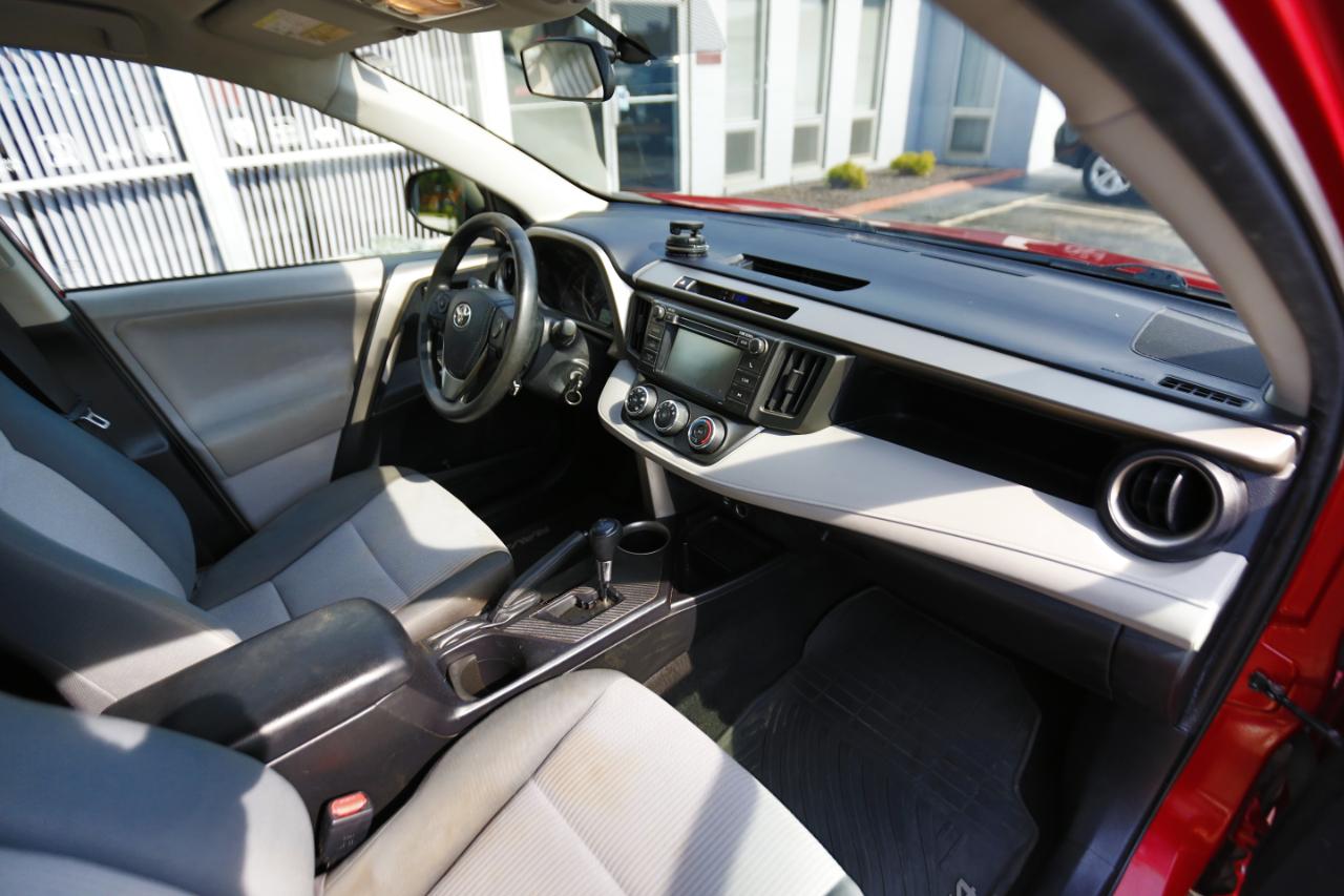 Toyota RAV4 AWD 4dr LE (Natl) 2013