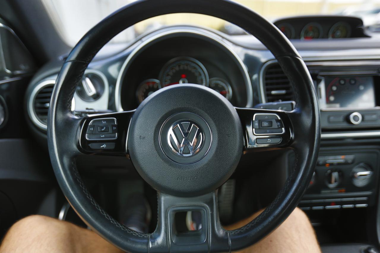 Volkswagen Beetle Convertible 2dr Man 2.0T PZEV 2013