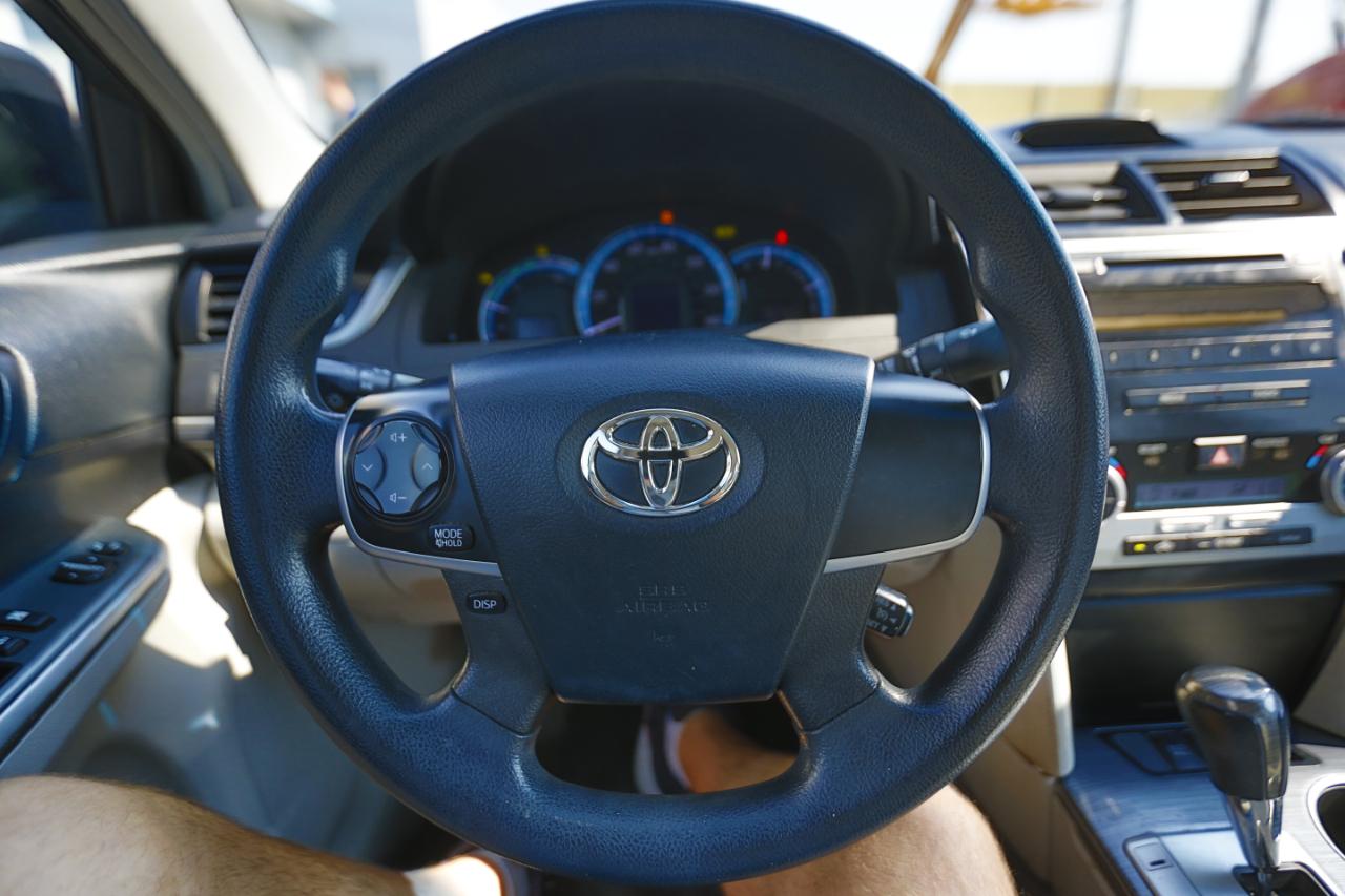 Toyota Camry Hybrid 4dr Sdn XLE (Natl) 2012