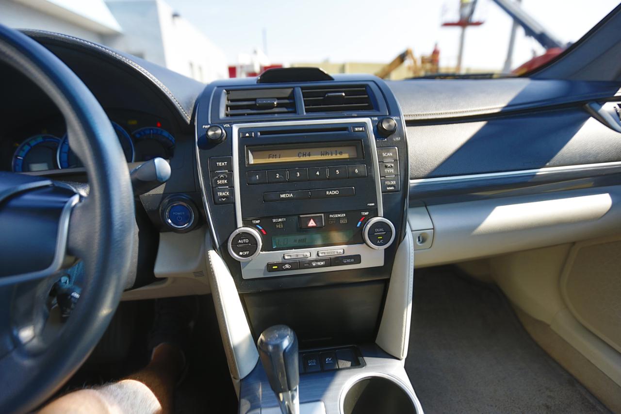 Toyota Camry Hybrid 4dr Sdn XLE (Natl) 2012