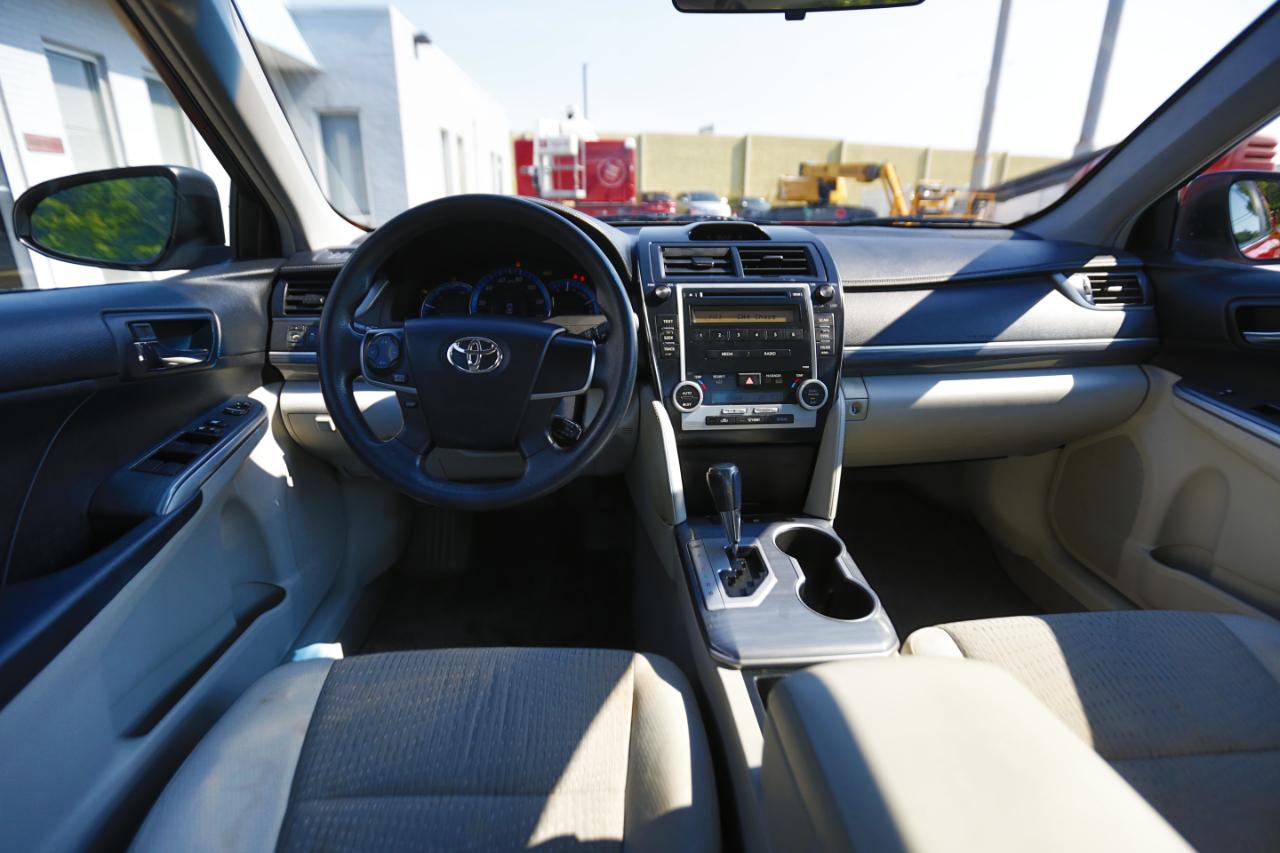 Toyota Camry Hybrid 4dr Sdn XLE (Natl) 2012