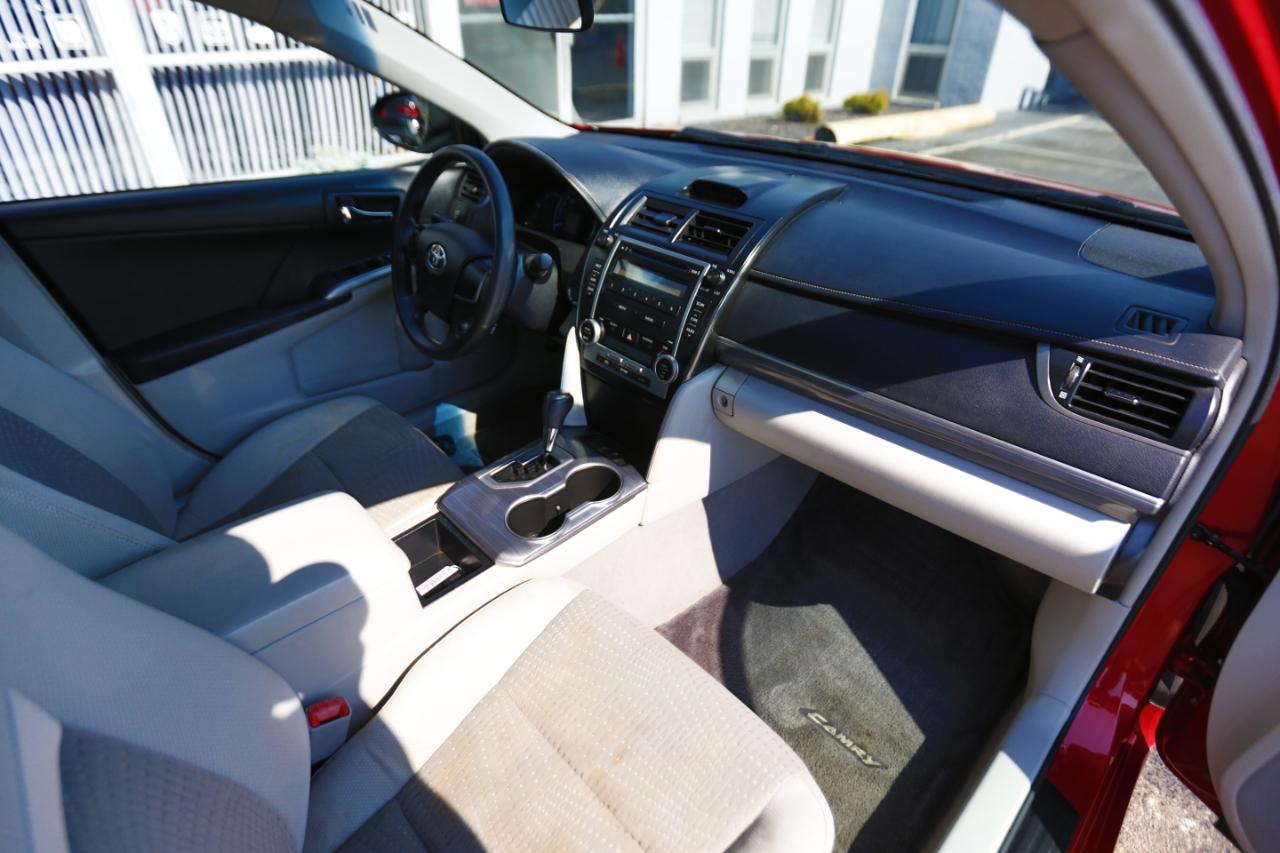 Toyota Camry Hybrid 4dr Sdn XLE (Natl) 2012