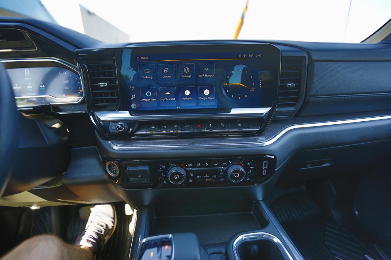 Chevrolet Silverado 1500 4WD Crew Cab 147" LTZ 2023