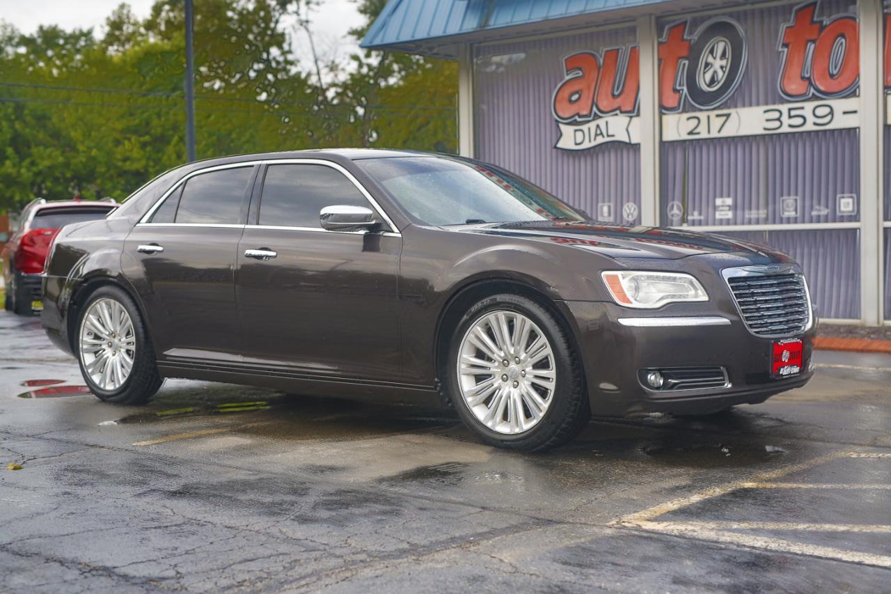 Chrysler 300 4dr Sdn V6 Limited RWD 2012
